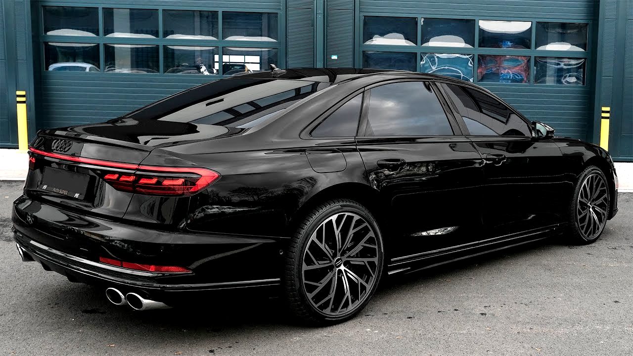 2020audis8.jpg