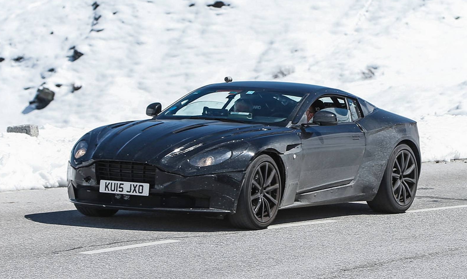 aston-martin-db-11-001.jpg