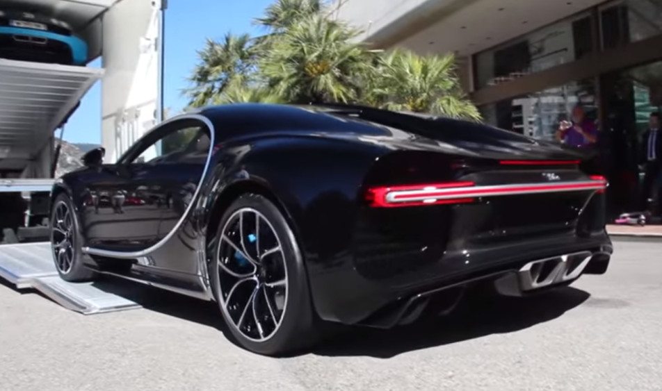 black-chiron-rear-41216-952x563.jpg