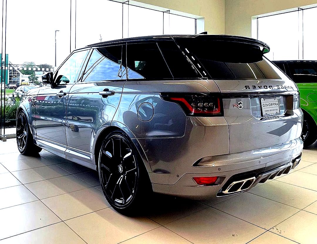 landroverparsippany_244463852_766678420742196_6503434216401344940_n.jpg